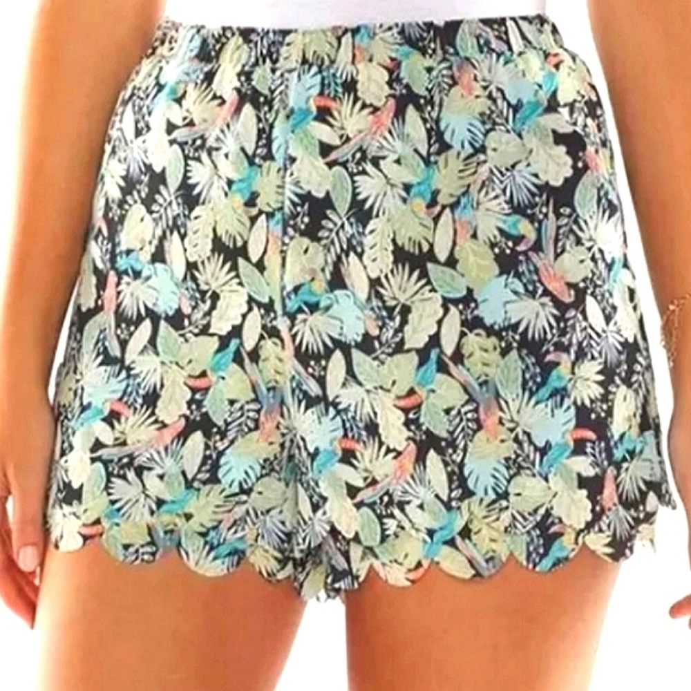 LC Lauren Conrad Parrot Shorts Scalloped Medium